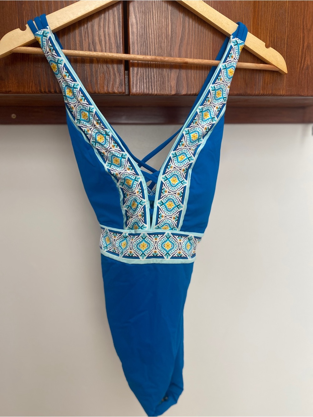La Blanca Women's Plunge Reversible One Piece Swimsuit, Ice Blue Size 4